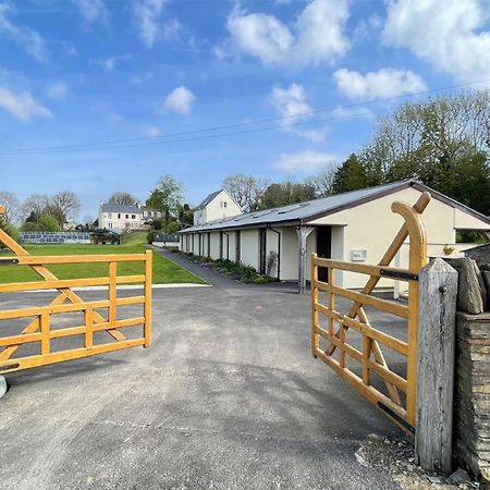 The Old Mountain Stables Caerllwyn Ganol Farm Appartement Newport  Buitenkant foto